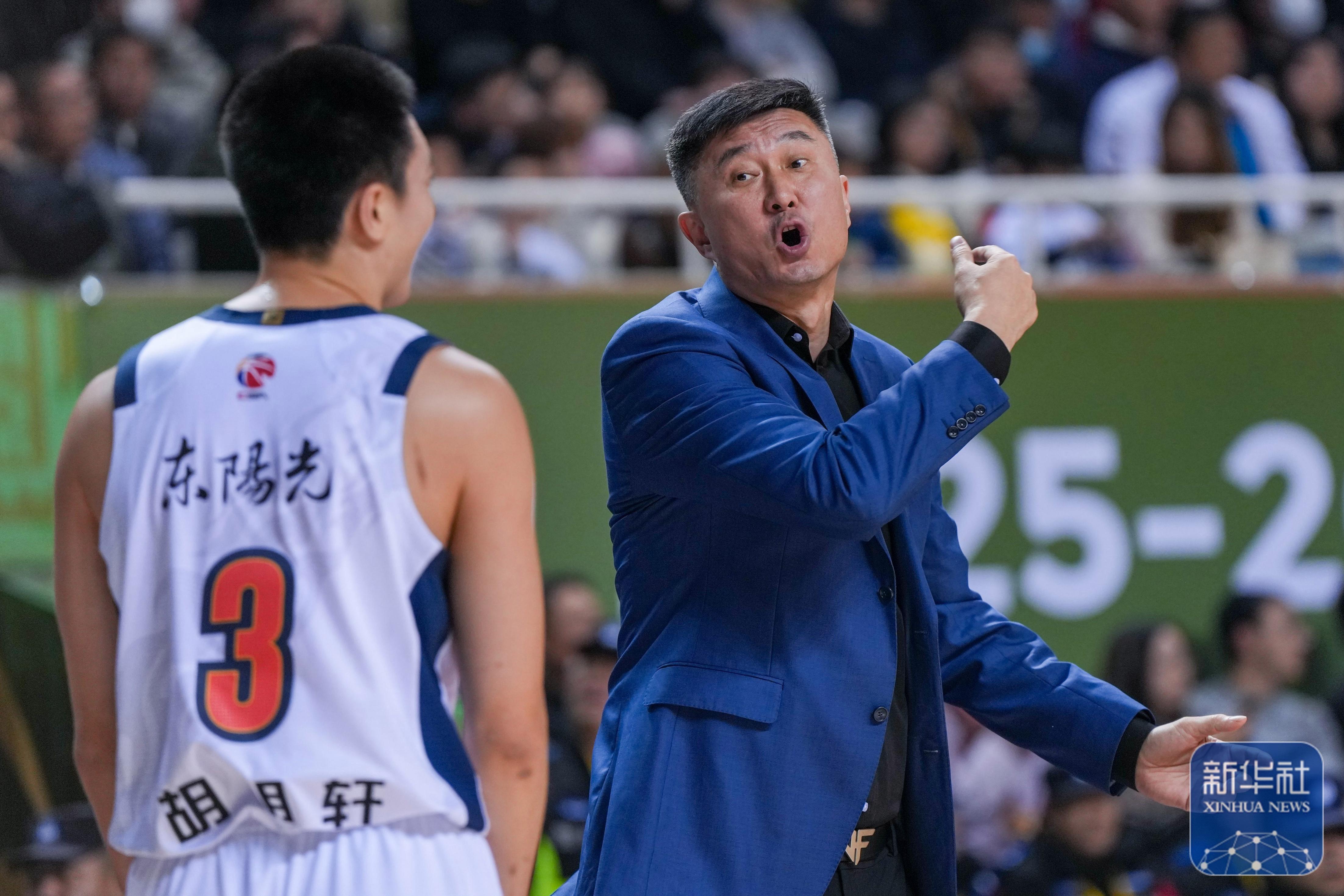 爱游戏智能平台-这也行？窗口期广厦男篮备战德甲风云突变山东男篮清晨状态回暖，今晨辽宁本钢调整名单以备国王杯