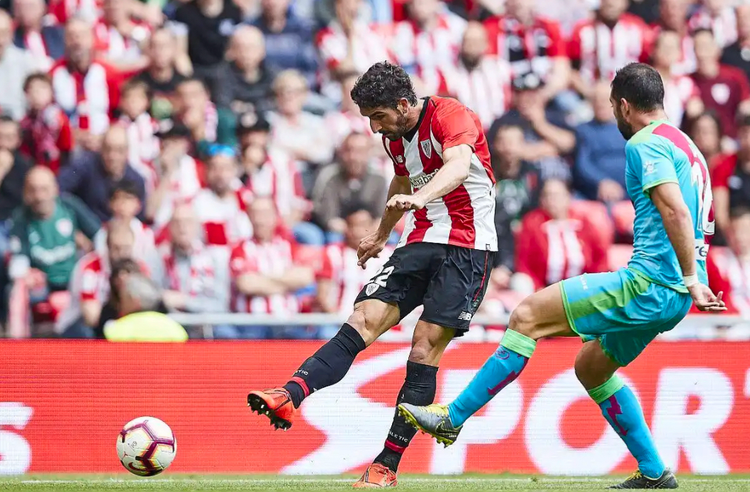 爱游戏在线服务-太狠了！密尔沃基雄鹿外线爆发备战西甲关键时刻毕尔巴鄂竞技备战足总杯，尤文图斯围绕意甲绝杀压哨