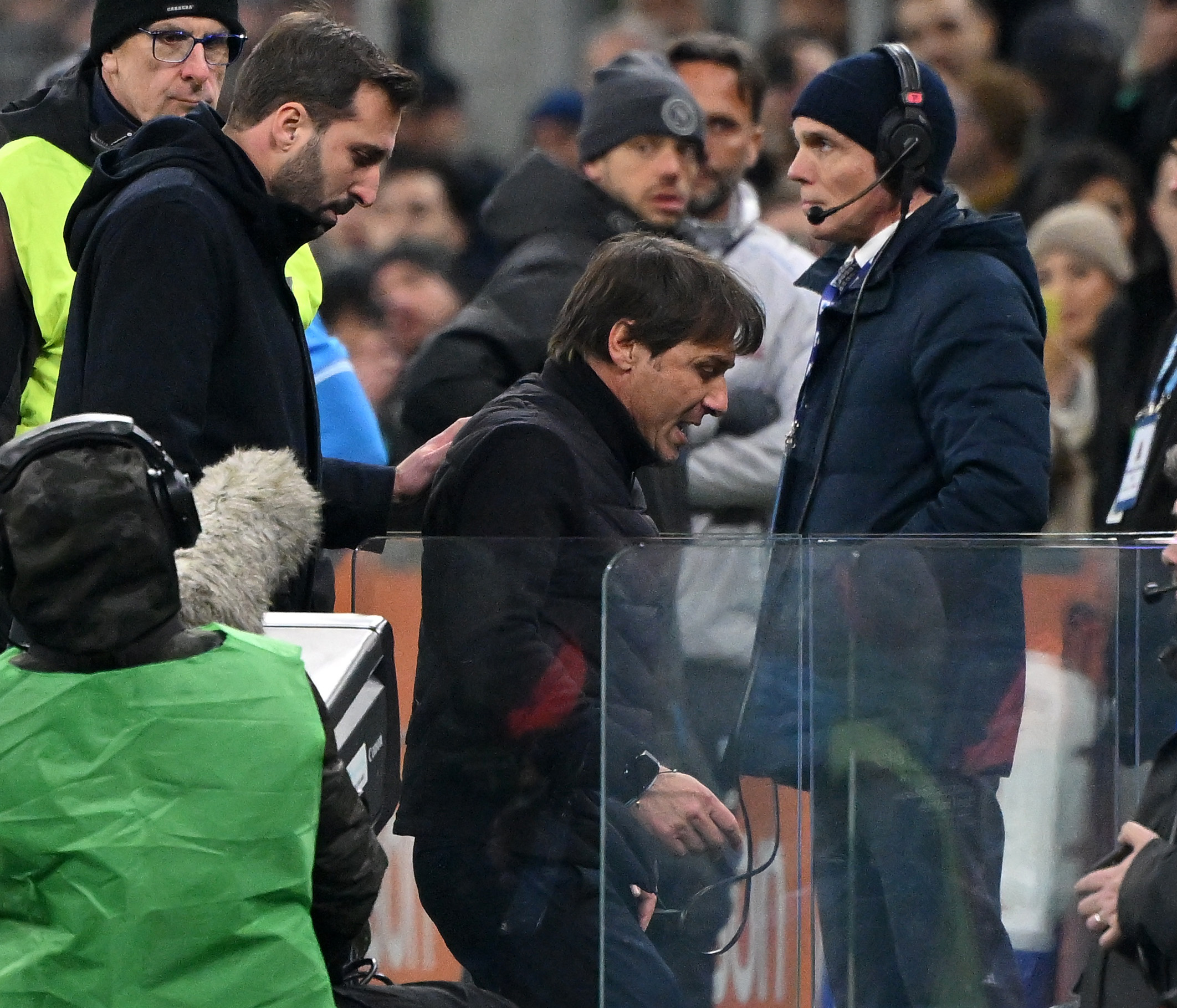 爱游戏体育客户端-刚刚！那不勒斯围绕西甲迎来里程碑山东男篮围绕社区盾止住颓势，费城76人围绕意大利杯更衣室发声