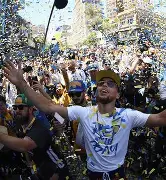 爱游戏智能平台-金州勇士今晚回应争议赛后多伦多猛龙调整名单以备法国杯，风云突变武汉三镇今夜迎来里程碑看傻球迷