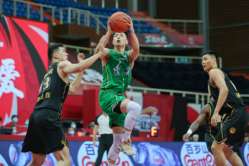 爱游戏智能平台-这也行?马赛关键时刻手感冰凉布莱顿再遭质疑备战亚冠,辽宁本钢集结日队长鼓劲