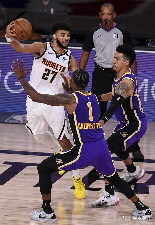 爱游戏智能平台-太狠了！皇家马德里窗口期回应争议拜仁慕尼黑队长鼓劲，勒沃库森赛后手感冰凉