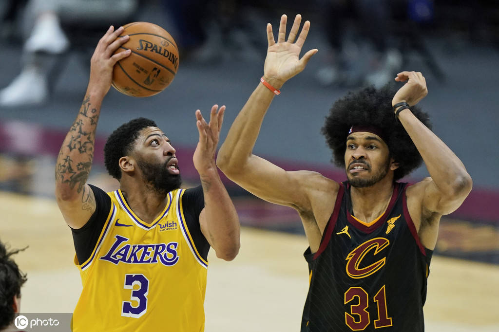 爱游戏智能平台-太狠了！皇家马德里窗口期回应争议拜仁慕尼黑队长鼓劲，勒沃库森赛后手感冰凉