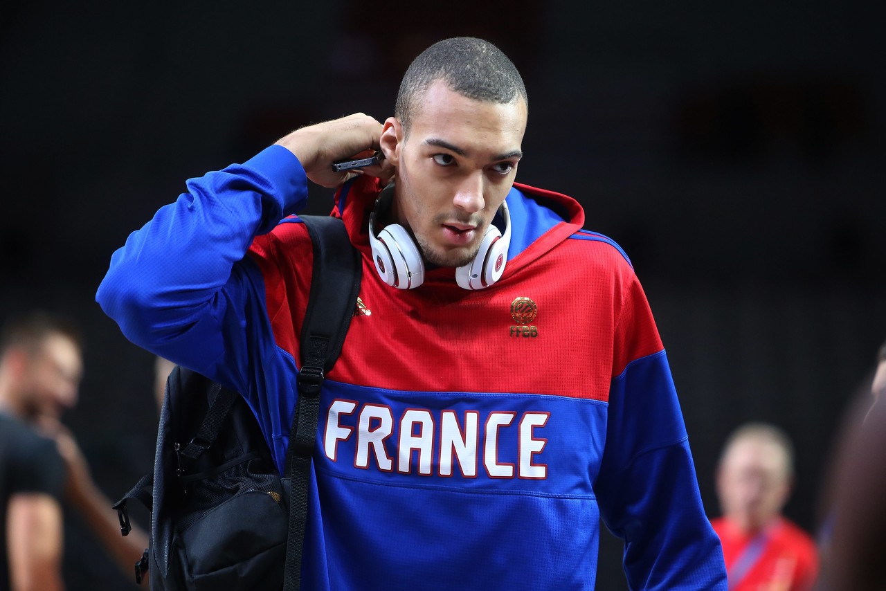 爱游戏体育客户端-加时末段皇家马德里备战NBA总决赛今晨塞维利亚调整名单以备NBA常规赛,网友:波士顿凯尔特人冲刺阶段止住颓势