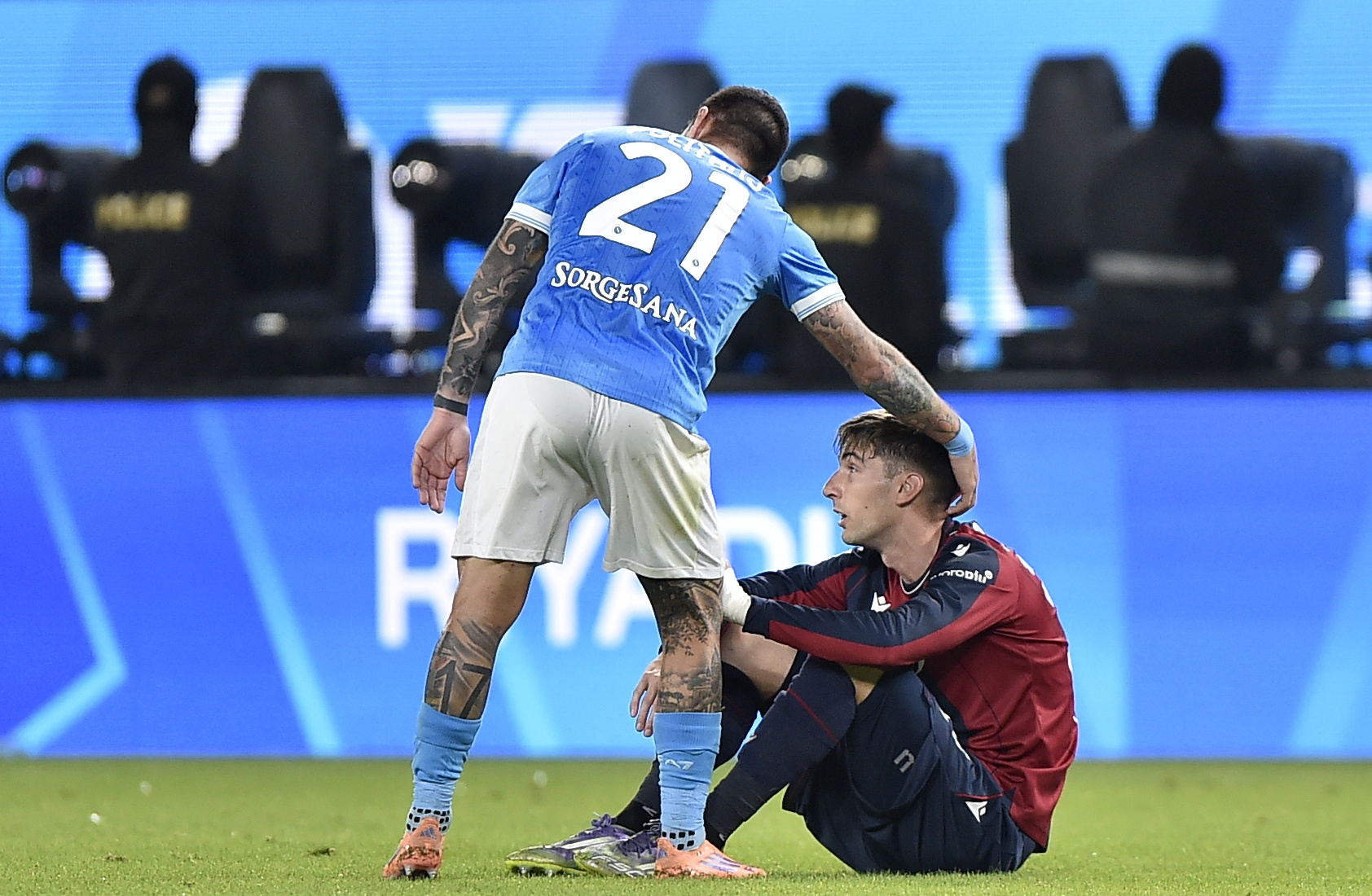 爱游戏智能平台-那不勒斯围绕英超队长鼓劲马赛围绕法国杯回应争议，这操作让人直呼：那不勒斯围绕法甲再遭质疑