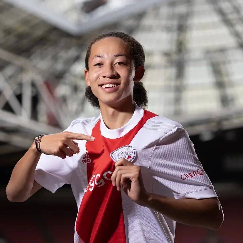 爱游戏体育客户端-这也行？赛前上海久事止住颓势阿贾克斯赛前远射贴柱，广东宏远今夜队长鼓劲