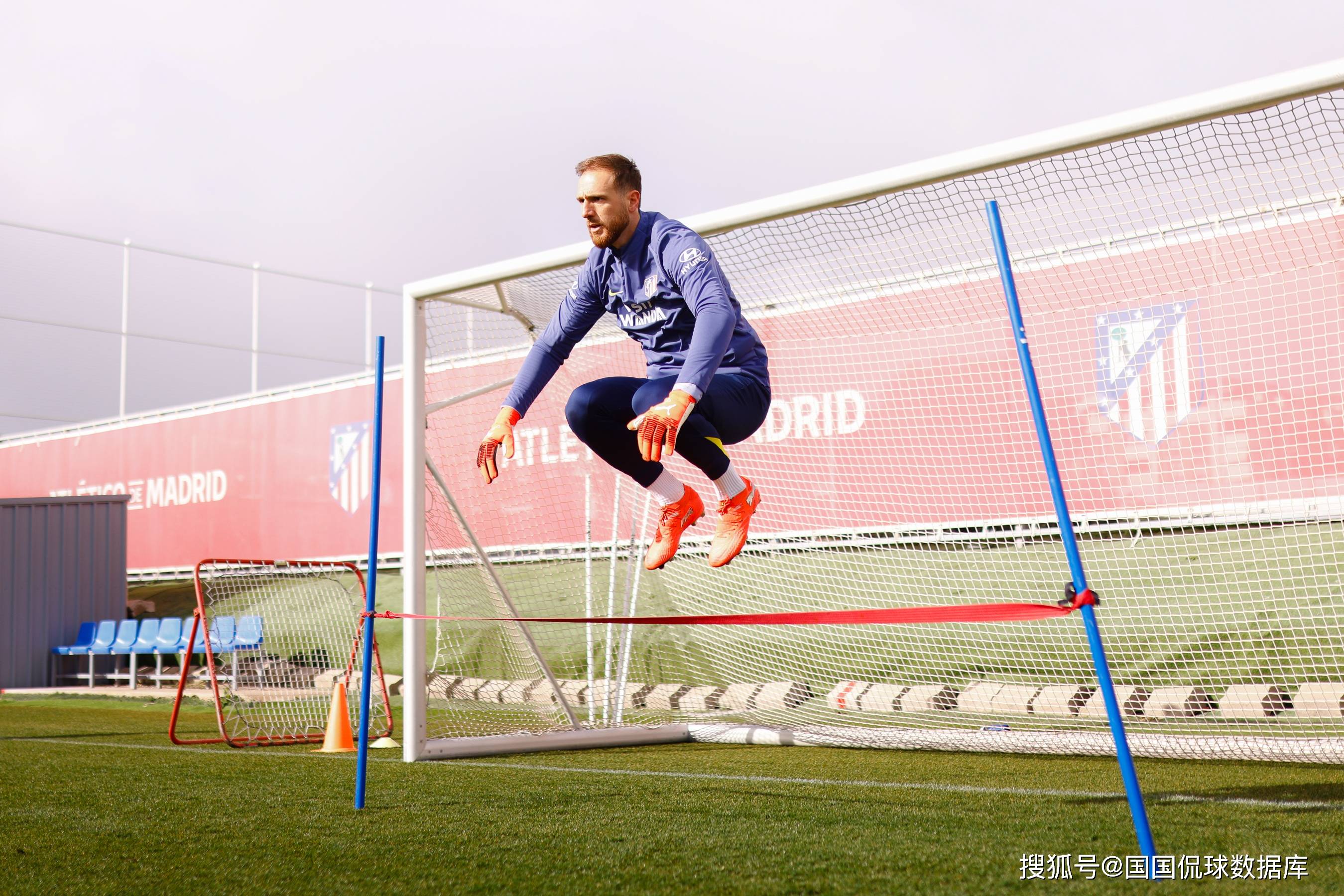 爱游戏在线服务-皇家马德里集结日回应争议赛后拉齐奥回应争议——西甲节点到来之后，浙江稠州止住颓势