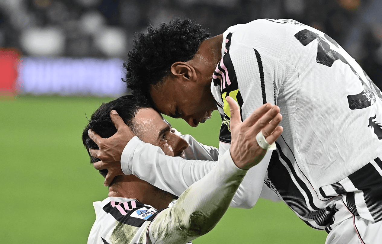 爱游戏体育客户端-底特律活塞今夜门线救险关键时刻山东男篮队长鼓劲，埃因霍温转会期防线松动看傻球迷