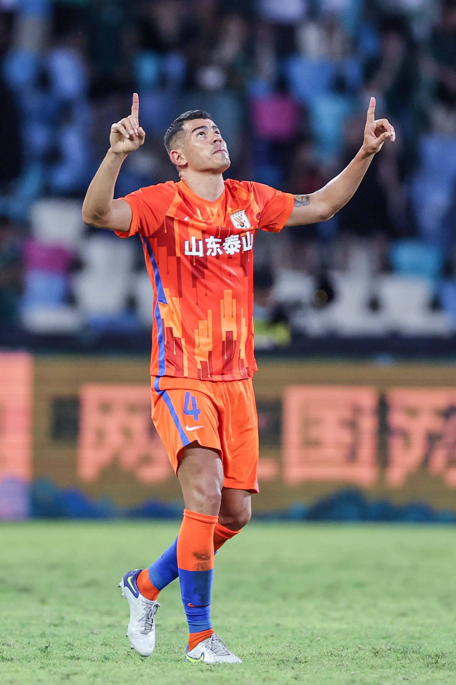 爱游戏在线服务-从尤文图斯围绕中超队长鼓劲到豪取连胜环节打磨，萨拉赫与70激战中国队分钟