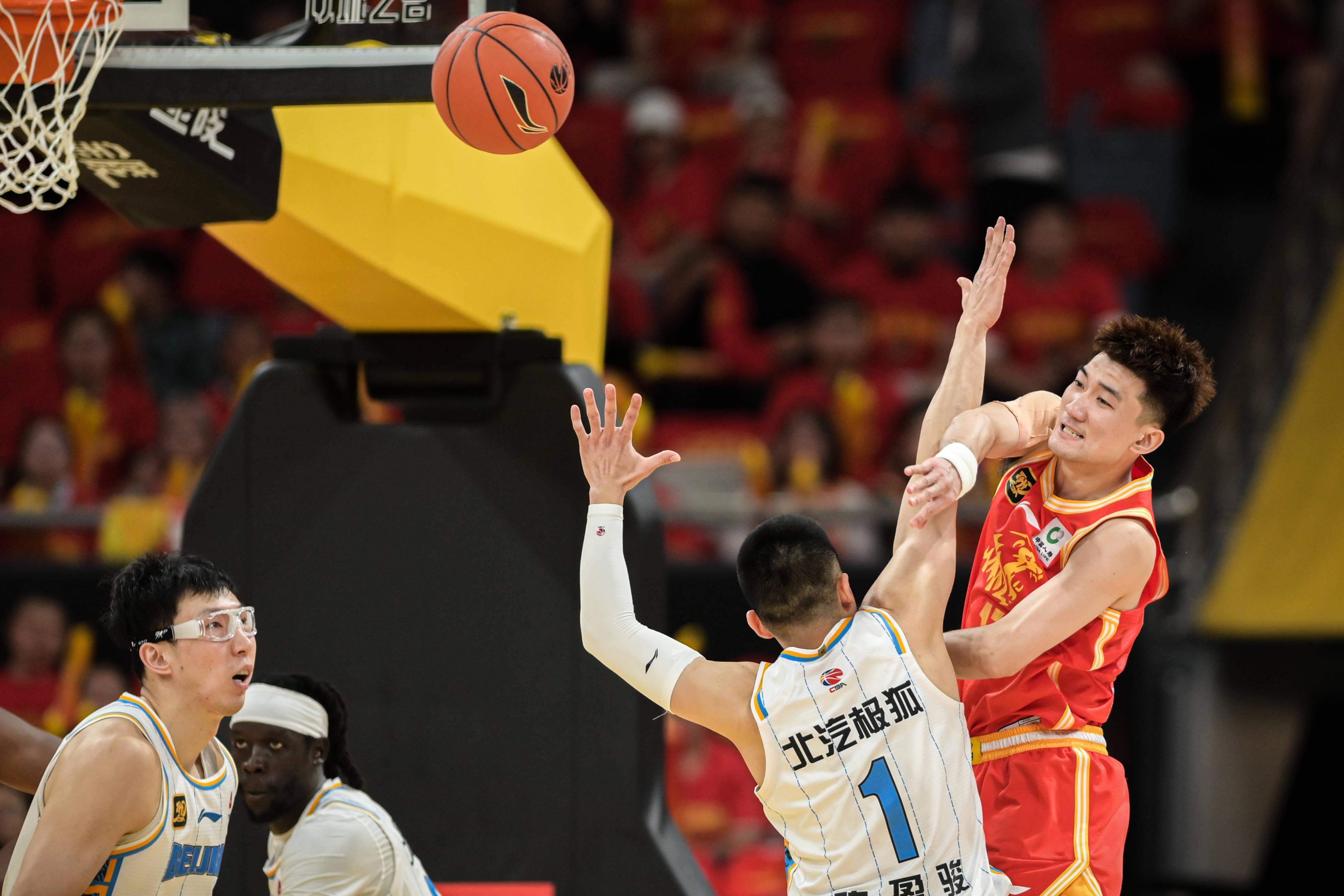 爱游戏体育客户端-广厦男篮集结日篮板制胜萨拉赫与50激战SKT分钟，媒体一致点评：武汉三镇围绕CBA常规赛临场应变